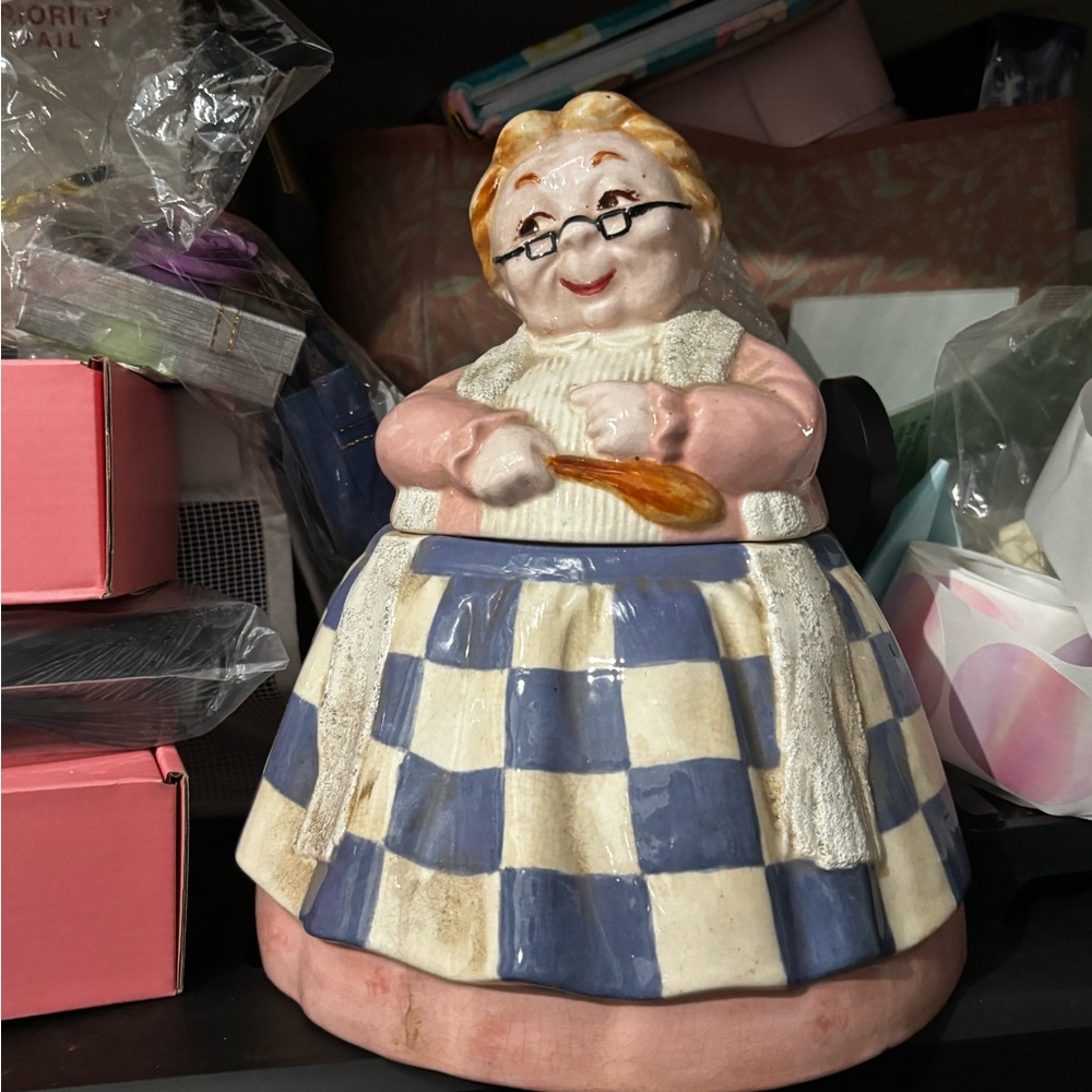 Charming Vintage Grandma Cookie Jar - Blue and White